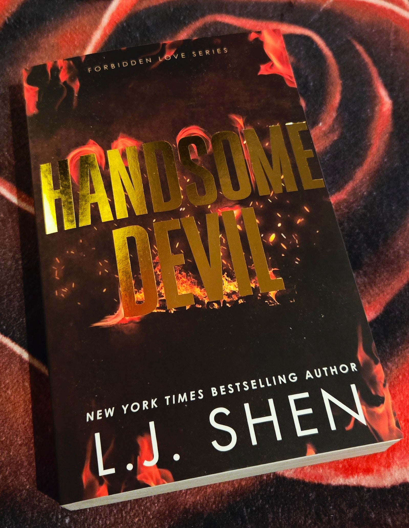 Handsome Devil (Forbidden Love 3), by L.J. Shen (softback, english edition) - Book - The Dark Rose Emporium